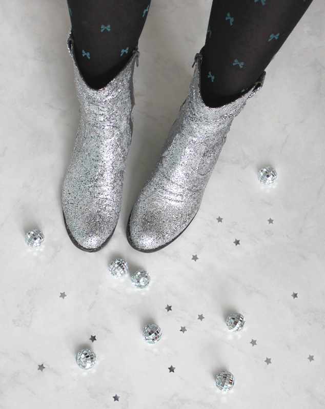 Fertige DIY Glitter Boots in Silber-Glitzer