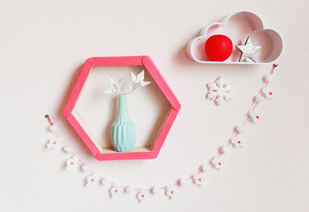 DIY Pompom-Girlande pink und weiss