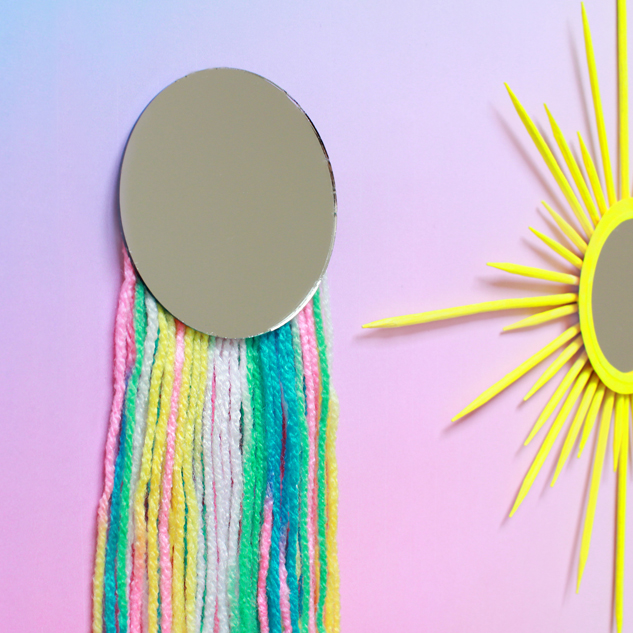DIY Deko-Spiegel mit Fransen in Regenbogenfarben und Sunburst Mirror