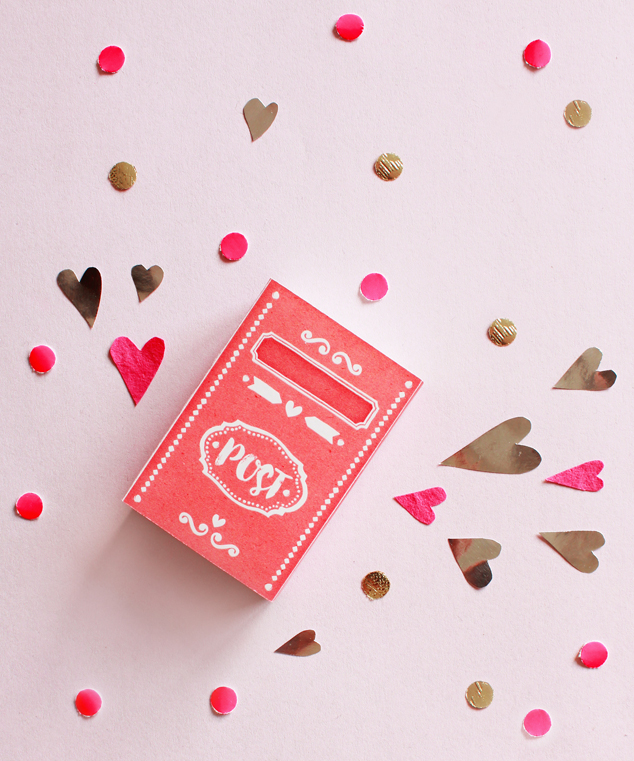 Mini-Briefkasten mit Liebeserklärung zum Valentinstag